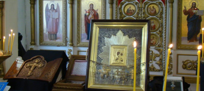 Крестный ход с иконой Божией Матери «Избавительница от бед»